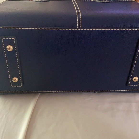 Beautiful Dooney and Bourke small/medium satchel. Sophisticated and elegant bag. - Picture 3 of 5